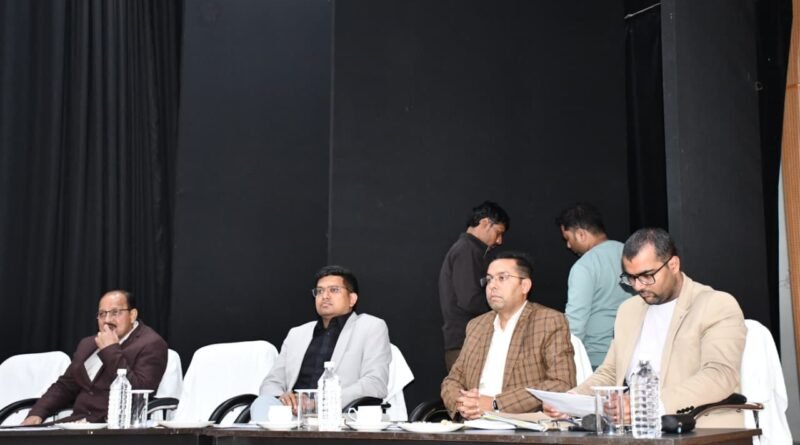 सिद्धार्थनगर: जिलाधिकारी ने दी बोर्ड परीक्षा की कमान, 119 केंद्रों पर 18 फरवरी से शुरू होगा ‘नकल विहीन’ महाकुंभ सिद्धार्थनगर: जिलाधिकारी ने दी बोर्ड परीक्षा की कमान, 119 केंद्रों पर 18 फरवरी से शुरू होगा ‘नकल विहीन’ महाकुंभ