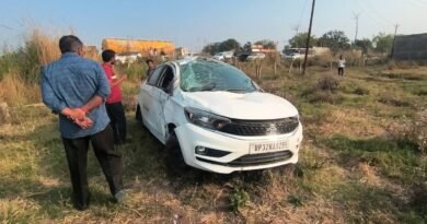 बिग ब्रेकिंग न्यूज – सड़क हादसे में सपा जिलाध्यक्ष के भांजे और डाककर्मी शैलेश यादव का निधन, बस्ती के पास अनियंत्रित होकर पलटी कार बिग ब्रेकिंग न्यूज – सड़क हादसे में सपा जिलाध्यक्ष के भांजे और डाककर्मी शैलेश यादव का निधन, बस्ती के पास अनियंत्रित होकर पलटी कार