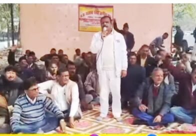 संग्रह अमीन से मारपीट मामला: राजस्व कर्मियों ने खोला मोर्चा, कलेक्ट्रेट पर धरना देकर गिरफ्तारी की मांग