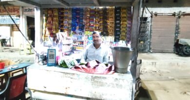 धड़ल्ले से हो रही एमआरपी से ज्यादा की वसूली, सो रहा है विभाग धड़ल्ले से हो रही एमआरपी से ज्यादा की वसूली, सो रहा है विभाग