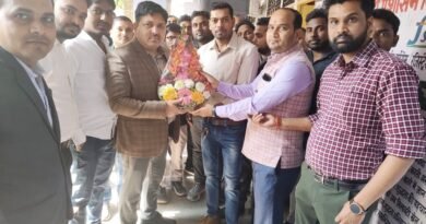 सिद्धार्थ नगर: ड्रग इंस्पेक्टर आलोक कुमार त्रिवेदी का भव्य स्वागत, फार्मासिस्ट हितों पर हुई अहम चर्चा सिद्धार्थ नगर: ड्रग इंस्पेक्टर आलोक कुमार त्रिवेदी का भव्य स्वागत, फार्मासिस्ट हितों पर हुई अहम चर्चा