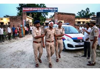 सिद्धार्थनगर: परीक्षा ड्यूटी से लौट रहे सिपाही पर ग्रामीणों का हमला, हालत गंभीर, तीन पर केस दर्ज सिद्धार्थनगर: परीक्षा ड्यूटी से लौट रहे सिपाही पर ग्रामीणों का हमला, हालत गंभीर, तीन पर केस दर्ज