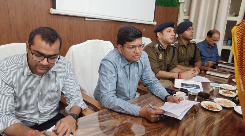 बांसी तहसील समाधान दिवस: जिलाधिकारी ने लेखपाल को किया निलंबित, जनसुनवाई में 33 मामलों में से 9 का मौके पर निस्तारण