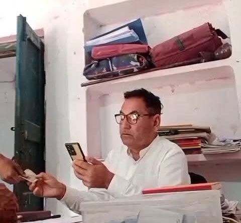 रिश्वतखोरी के आरोप में ग्राम पंचायत सचिव निलंबित: 3 घंटे के भीतर हुई बड़ी कार्रवाई