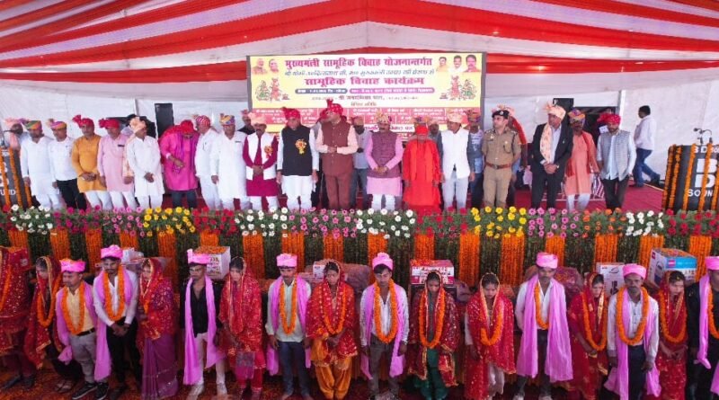सिद्धार्थनगर: मुख्यमंत्री सामूहिक विवाह योजना के तहत 331 जोड़े परिणय सूत्र में बंधे, सांसद जगदम्बिका पाल ने की नियुक्तियों की घोषणा