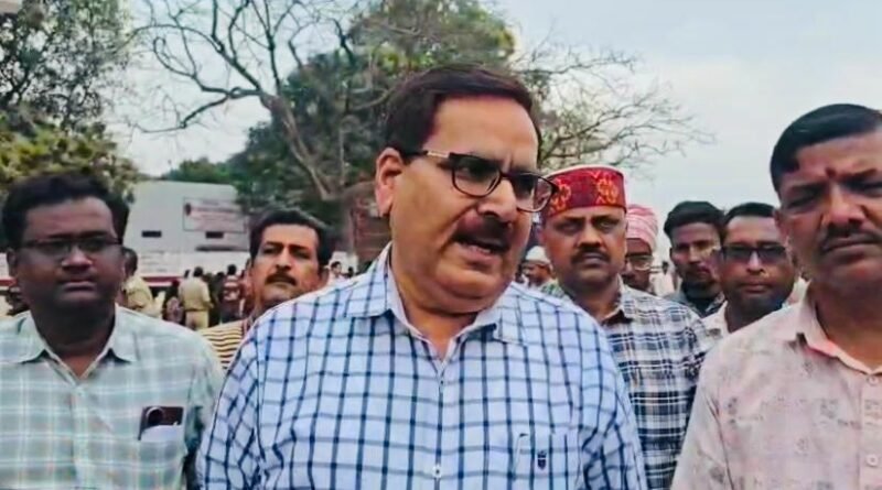 त्योहारों पर एलपीजी की किल्लत नहीं: डीएम के सख्त निर्देश, बिना ओटीपी नहीं मिलेगा सिलेंडर, समस्या समाधान के लिए कंट्रोल रूम के 05544110597 के नंबरों पर करें काल