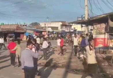 कपिलवस्तु के महाराजगंज में सांप्रदायिक तनाव: पुलिस फायरिंग में 5 घायल, अनिश्चितकालीन कर्फ्यू लागू कपिलवस्तु के महाराजगंज में सांप्रदायिक तनाव: पुलिस फायरिंग में 5 घायल, अनिश्चितकालीन कर्फ्यू लागू