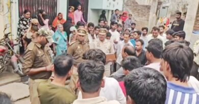 बारात से लौटते समय भीषण सड़क हादसा: अनियंत्रित बाइक गड्ढे में गिरी, नौवीं के छात्र की मौत, दो गंभीर