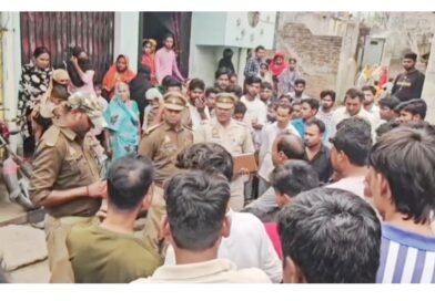 बारात से लौटते समय भीषण सड़क हादसा: अनियंत्रित बाइक गड्ढे में गिरी, नौवीं के छात्र की मौत, दो गंभीर