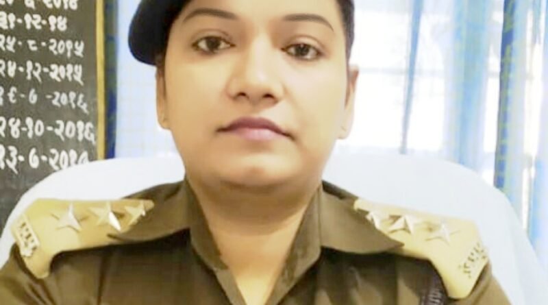 संस्कार और सेवा की विरासत: निष्ठा उपाध्याय बनीं एएसपी, सिद्धार्थनगर में जश्न का माहौल