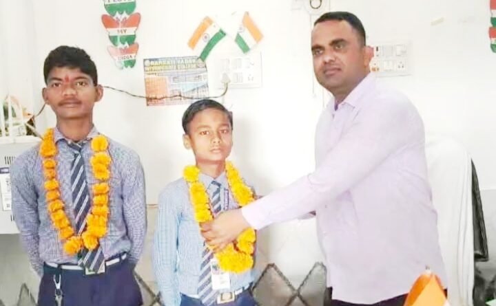 बरसाती यादव इंटरमीडिएट कॉलेज के दो होनहारों ने मारी बाजी, जवाहर नवोदय विद्यालय में हुआ चयन