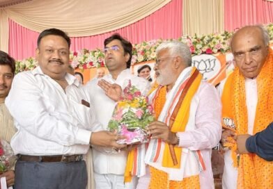 अनुभव और निष्ठा का सम्मान: भाजपा के दिग्गज नेता त्रियुगी अग्रहरि की राजनीतिक यात्रा ने पेश की मिसाल अनुभव और निष्ठा का सम्मान: भाजपा के दिग्गज नेता त्रियुगी अग्रहरि की राजनीतिक यात्रा ने पेश की मिसाल