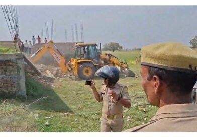 सिद्धार्थनगर: खलिहान की भूमि पर चला प्रशासन का बुलडोजर, अवैध निर्माण ध्वस्त सिद्धार्थनगर: खलिहान की भूमि पर चला प्रशासन का बुलडोजर, अवैध निर्माण ध्वस्त