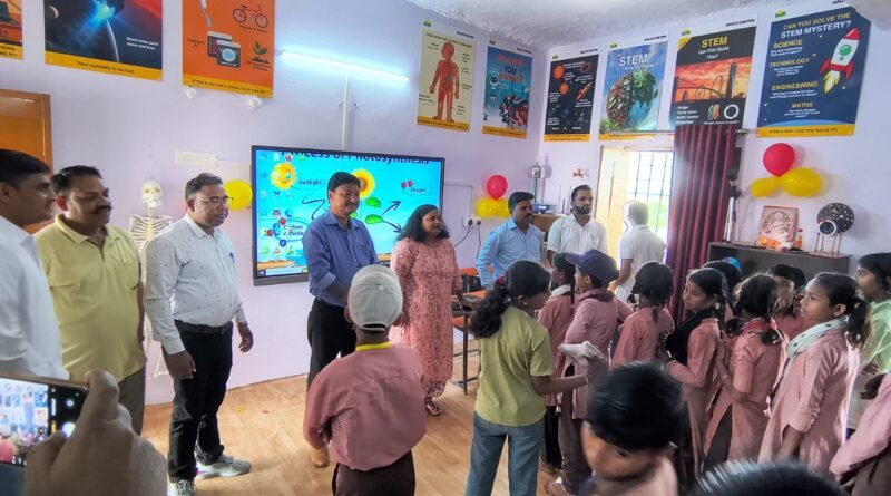 सिद्धार्थनगर: परिषदीय विद्यालयों में ‘स्टेम’ लैब की दस्तक; बेटियां बनेंगी विज्ञान और तकनीक में आत्मनिर्भर सिद्धार्थनगर: परिषदीय विद्यालयों में ‘स्टेम’ लैब की दस्तक; बेटियां बनेंगी विज्ञान और तकनीक में आत्मनिर्भर