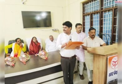 सिद्धार्थनगर: विकास की राह पर ‘आदर्श नगर पंचायत उसका बाजार’, तीन नए नामित सभासदों ने ली पद और गोपनीयता की शपथ