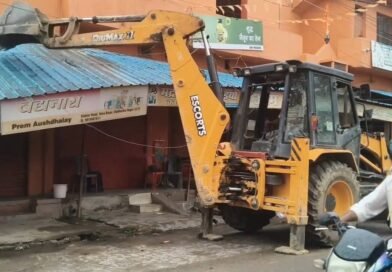 सिद्धार्थनगर: स्टेशन रोड पर चला प्रशासन का बुलडोजर, अवैध अतिक्रमण जमींदोज सिद्धार्थनगर: स्टेशन रोड पर चला प्रशासन का बुलडोजर, अवैध अतिक्रमण जमींदोज