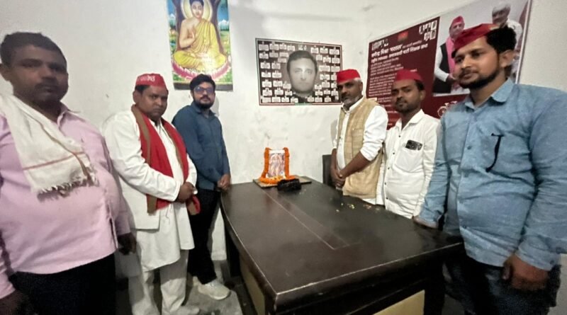 अखंड भारत के निर्माता सम्राट चंद्रगुप्त मौर्य की जयंती शोहरतगढ़ में हर्षोल्लास के साथ मनाई गई अखंड भारत के निर्माता सम्राट चंद्रगुप्त मौर्य की जयंती शोहरतगढ़ में हर्षोल्लास के साथ मनाई गई