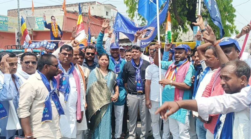 शोहरतगढ़ में बाबा साहेब की जयंती पर उमड़ा जनसैलाब: भव्य शोभायात्रा और झांकियों से गूंजा नगर शोहरतगढ़ में बाबा साहेब की जयंती पर उमड़ा जनसैलाब: भव्य शोभायात्रा और झांकियों से गूंजा नगर