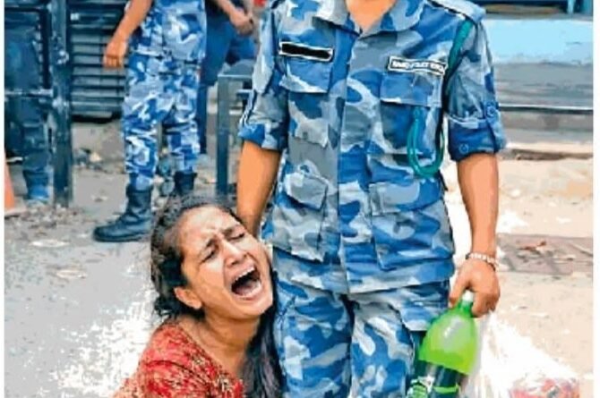 नेपाल – बालेंद्र शाह के नए आदेश के बाद सीमा पर अमानवीय व्यवहार: नेपाली सुरक्षाकर्मियों की दादागिरी, महिलाओं के पैर पकड़कर लगानी पड़ रही गुहार