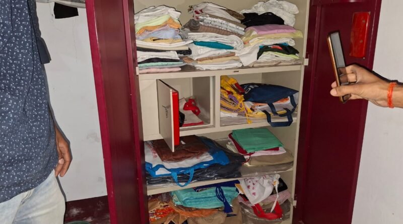 सिद्धार्थनगर: डोमसरा गांव में चोरों का तांडव, दो घरों से 6 लाख नकद, जेवर और लाइसेंसी रिवॉल्वर पार