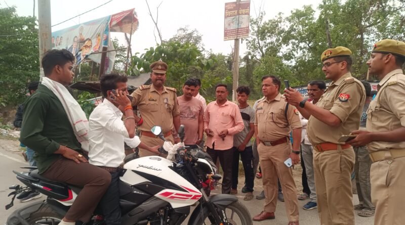 सिद्धार्थनगर: एनएच-730 पर पुलिस का कड़ा एक्शन, चेकिंग अभियान में 72 वाहनों के चालान