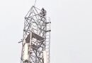 प्रेमी का हाई वोल्टेज ड्रामा: 6 महीने बाद जेल से छूटा युवक मोबाइल टावर पर चढ़ा, मचा हड़कंप