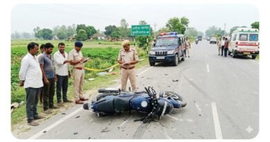 डुमरियागंज सड़क हादसा: अज्ञात पिकअप चालक के खिलाफ मुकदमा दर्ज, हादसे में एक भाई की मौत, दूसरा गंभीर