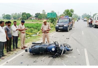 डुमरियागंज सड़क हादसा: अज्ञात पिकअप चालक के खिलाफ मुकदमा दर्ज, हादसे में एक भाई की मौत, दूसरा गंभीर