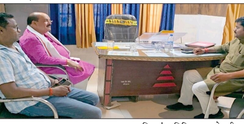 अस्पताल या ‘लापरवाही का केंद्र’? अधीक्षक गायब, मरीज बेहाल: शिक्षक विधायक के औचक निरीक्षण ने खोली पोल