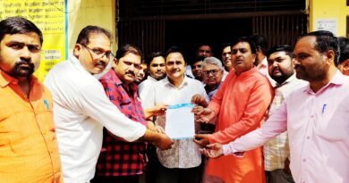 गांव की सरकार और प्रदेश सरकार के बीच ठनी: “जब तक चुनाव नहीं, तब तक हम ही प्रधान” – डॉ. पवन मिश्रा