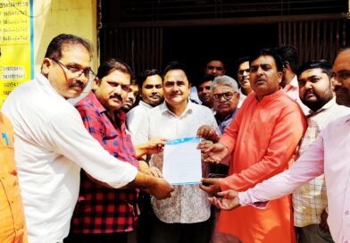 गांव की सरकार और प्रदेश सरकार के बीच ठनी: “जब तक चुनाव नहीं, तब तक हम ही प्रधान” – डॉ. पवन मिश्रा