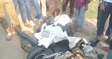 तुलसियापुर चौराहे पर बोलेरो और स्कूटी की भीषण भिड़ंत, मूंगफली विक्रेता की हालत नाजुक; गोरखपुर रेफर