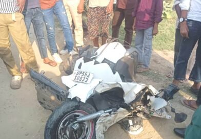 तुलसियापुर चौराहे पर बोलेरो और स्कूटी की भीषण भिड़ंत, मूंगफली विक्रेता की हालत नाजुक; गोरखपुर रेफर