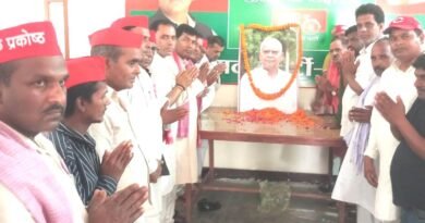 पूर्व सांसद बृजभूषण तिवारी की 14वीं पुण्यतिथि पर सपाइयों ने दी भावभीनी श्रद्धांजलि
