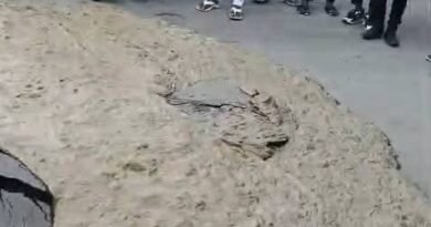 सिद्धार्थनगर में ‘ भुगर्भीय धमाका’: सोहास मोड़ पर अचानक उफनने लगी जमीन, ‘मिट्टी की ज्वाला’ देख दहशत में लोग