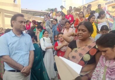 आकांक्षी जनपद के दंश से मुक्ति की माँग: सिद्धार्थनगर में महिला शिक्षकों का हुंकार, मुख्यमंत्री को भेजा ज्ञापन