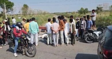 सिद्धार्थनगर: तेज रफ्तार पिकअप ने बाइक को रौंदा, इकलौते बेटे की दर्दनाक मौत, एक घायल