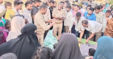 बिजली की चपेट में आने से मासूम की मौत: इंसाफ के लिए सड़क पर उतरे ग्रामीण, पुलिस के आश्वासन पर खुला जाम