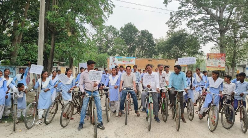 पर्यावरण और जीवन सुरक्षा के लिए छात्रों ने निकाली साइकिल रैली, नारों से किया जागरूक पर्यावरण और जीवन सुरक्षा के लिए छात्रों ने निकाली साइकिल रैली, नारों से किया जागरूक