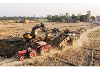 डुमरियागंज: खेतों से अवैध मिट्टी खनन का काला खेल जारी, नियमों को ताक पर रख दिन-रात दौड़ रहे ट्रैक्टर-ट्रॉली