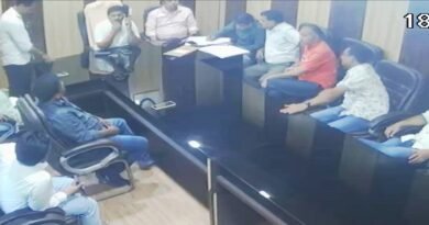 बढ़नी नगर पंचायत की बोर्ड बैठक में हंगामा: सभासदों ने अधिशासी अधिकारी की कार्यशैली पर उठाए गंभीर सवाल
