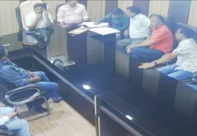 बढ़नी नगर पंचायत की बोर्ड बैठक में हंगामा: सभासदों ने अधिशासी अधिकारी की कार्यशैली पर उठाए गंभीर सवाल बढ़नी नगर पंचायत की बोर्ड बैठक में हंगामा: सभासदों ने अधिशासी अधिकारी की कार्यशैली पर उठाए गंभीर सवाल