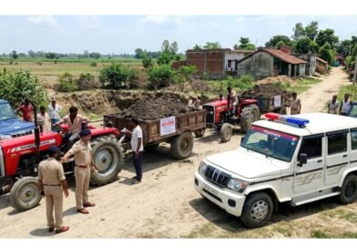 अवैध खनन पर प्रशासन का कड़ा प्रहार: एसडीएम ने पीछा कर पकड़ीं मिट्टी लदी दो ट्रैक्टर-ट्रॉलियां, सीज