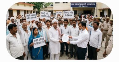 किसानों का बड़ा फैसला: ‘जान दे देंगे, लेकिन फैक्ट्री के लिए उपजाऊ जमीन नहीं देंगे’ बांसी के सिकटा गांव में भूमि अधिग्रहण की आहट से भड़के किसान, एसडीएम को सौंपा ज्ञापन