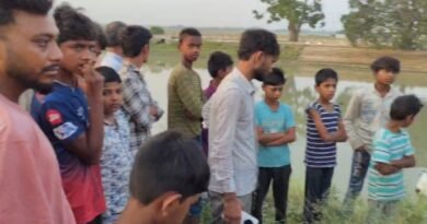 अनियंत्रित कार पलटने से दो की मौत, दो गंभीर रूप से घायल; इटवा से लौटते समय पडरिया गांव के पास हुआ हादसा