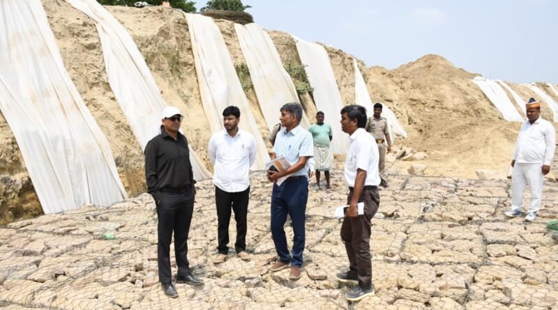 सिद्धार्थनगर: तटबंध मरम्मत कार्य में सुस्ती पर DM सख्त, लापरवाही बरतने वाले ठेकेदार को नोटिस जारी करने के निर्देश सिद्धार्थनगर: तटबंध मरम्मत कार्य में सुस्ती पर DM सख्त, लापरवाही बरतने वाले ठेकेदार को नोटिस जारी करने के निर्देश