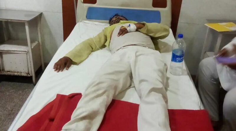 डीजे पर डांस को लेकर बारातियों ने घराती को मारी चाकू, मची अफरा-तफरी; पुलिस के साए में विदा हुई दुल्हन डीजे पर डांस को लेकर बारातियों ने घराती को मारी चाकू, मची अफरा-तफरी; पुलिस के साए में विदा हुई दुल्हन