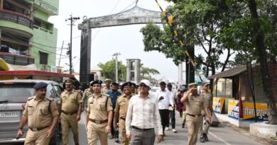 मोहर्रम को लेकर अलर्ट पर प्रशासन: डीएम और एसपी ने भारी पुलिस बल के साथ बढ़नी कस्बे में किया पैदल गस्त