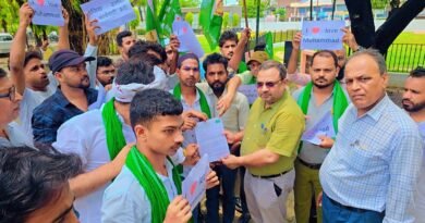 पैगंबर साहब पर आपत्तिजनक टिप्पणी का मामला: AIMIM ने राष्ट्रपति के नाम तहसीलदार को सौंपा ज्ञापन, कठोर कार्रवाई की मांग ## सिद्धार्थनगर में मजलिस का विरोध प्रदर्शन, नाज़िया इलाही खान के खिलाफ विधिक कार्रवाई हेतु अड़े कार्यकर्ता