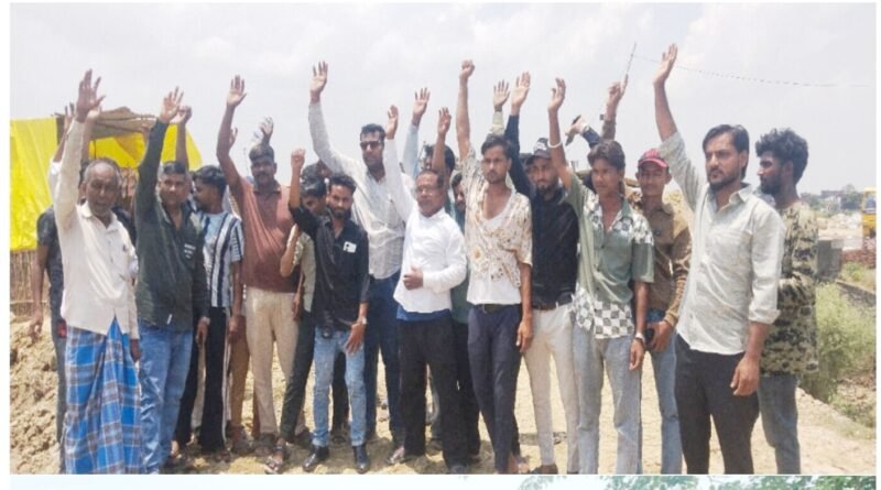 # **बढ़नी: क्षतिग्रस्त सड़क को लेकर ग्रामीणों का फूटा गुस्सा, निर्माण कार्य रोककर किया जोरदार प्रदर्शन** # **बढ़नी: क्षतिग्रस्त सड़क को लेकर ग्रामीणों का फूटा गुस्सा, निर्माण कार्य रोककर किया जोरदार प्रदर्शन**